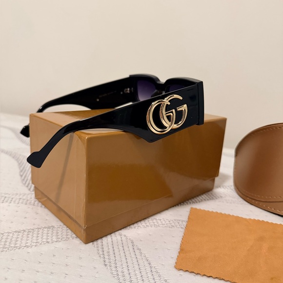 Gucci Black Sunglasses - Picture 5 of 8